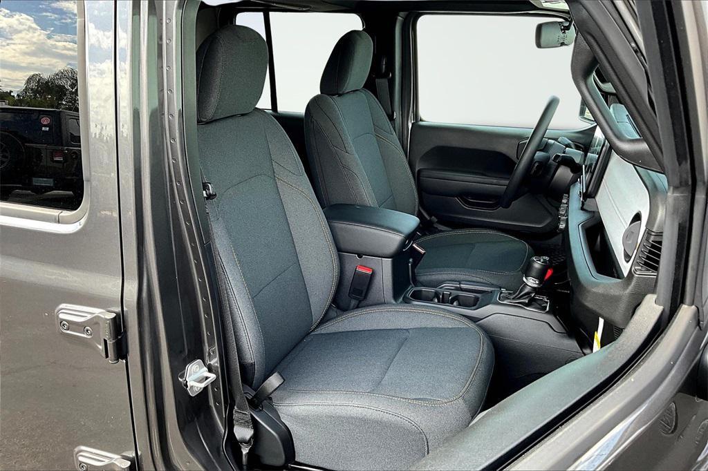 new 2025 Jeep Gladiator car, priced at $42,250