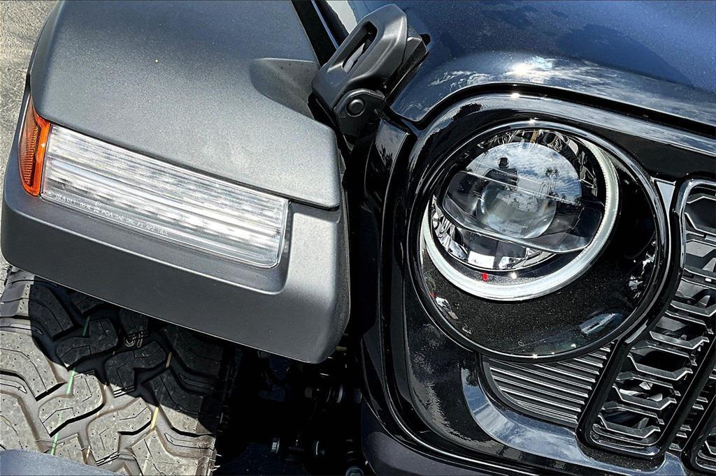 new 2025 Jeep Wrangler car, priced at $51,586