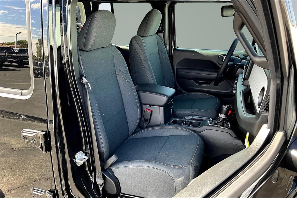 new 2025 Jeep Wrangler car, priced at $51,586