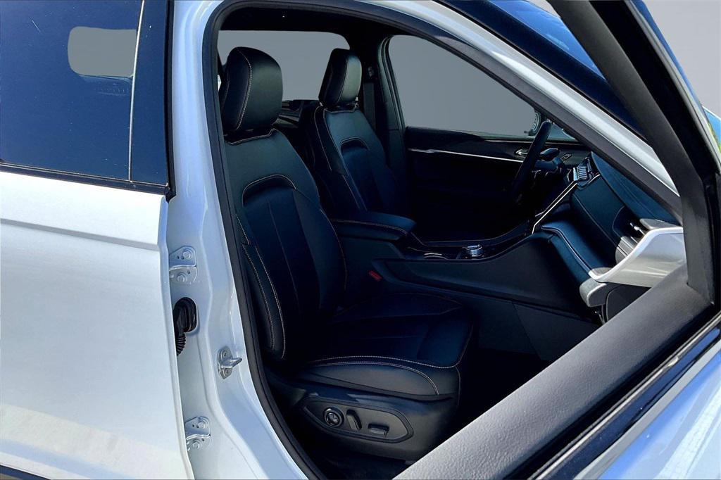 new 2025 Jeep Grand Cherokee L car, priced at $54,000