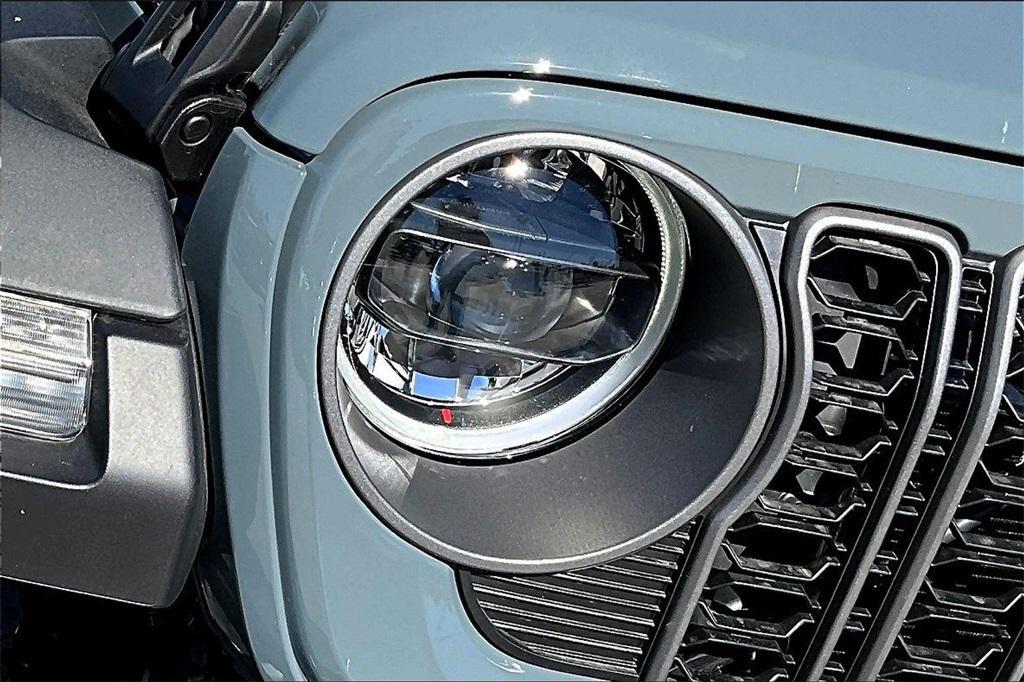 new 2025 Jeep Gladiator car, priced at $58,500