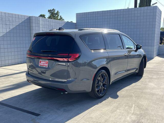 new 2024 Chrysler Pacifica car, priced at $37,616