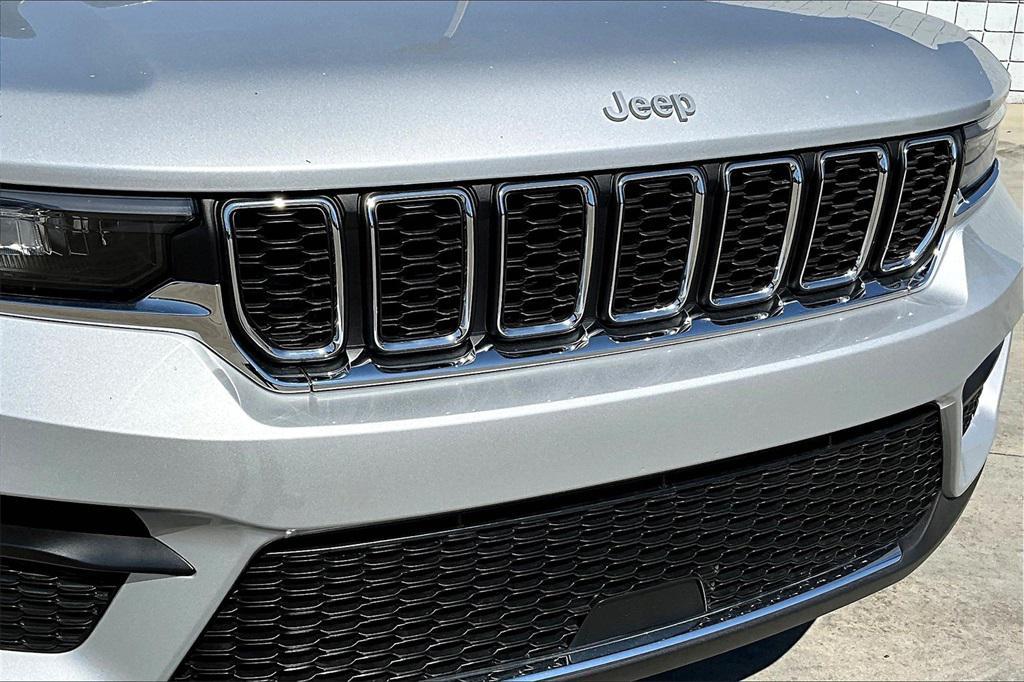 new 2025 Jeep Grand Cherokee car, priced at $38,250