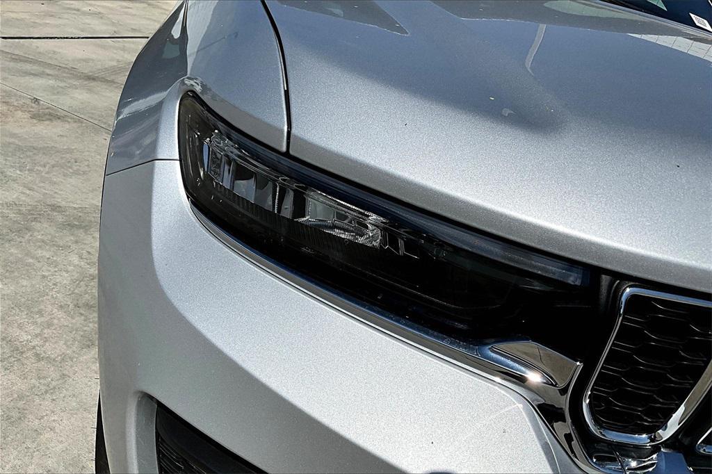 new 2025 Jeep Grand Cherokee car, priced at $38,250