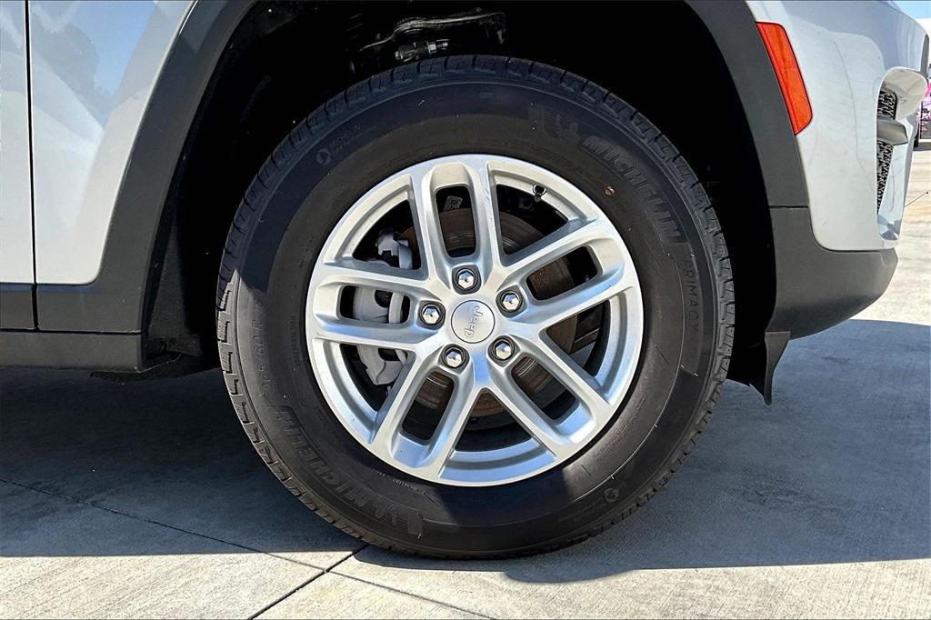 new 2025 Jeep Grand Cherokee car, priced at $38,250