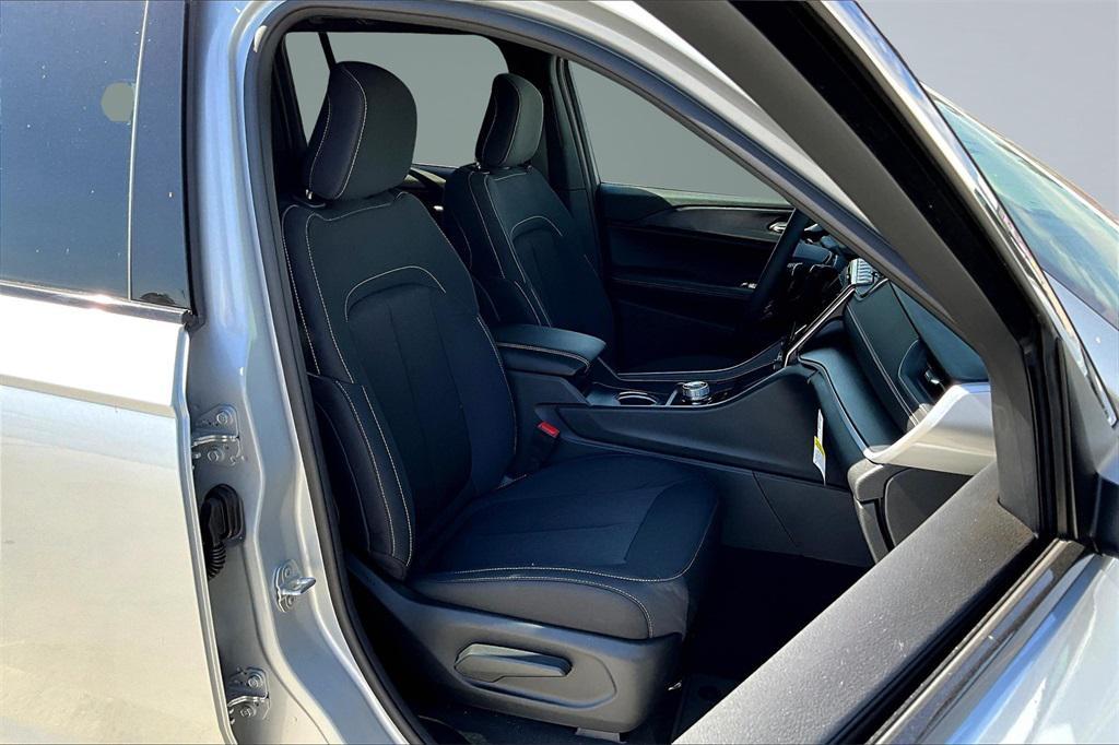 new 2025 Jeep Grand Cherokee car, priced at $38,250