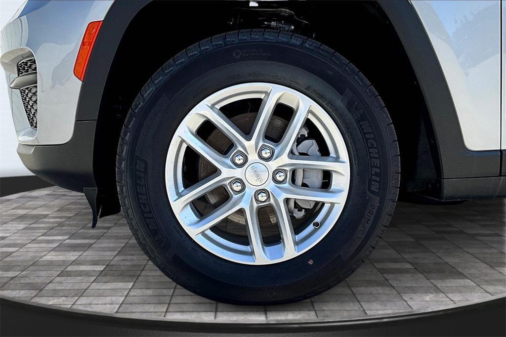 new 2025 Jeep Grand Cherokee car, priced at $38,250