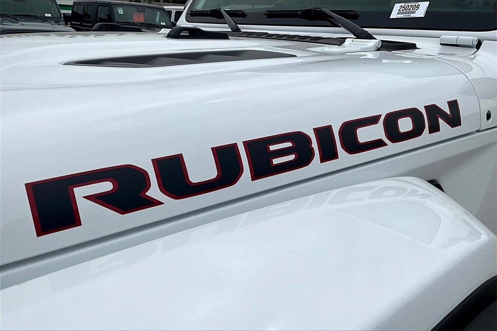 new 2025 Jeep Wrangler car, priced at $73,657