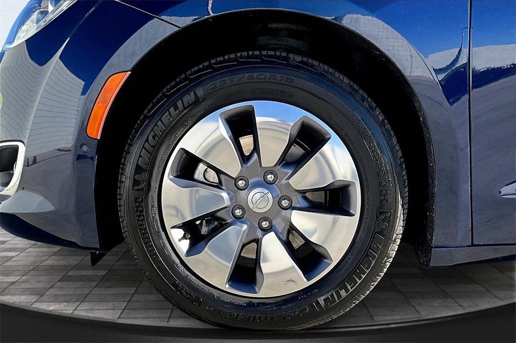 used 2020 Chrysler Pacifica Hybrid car, priced at $21,500