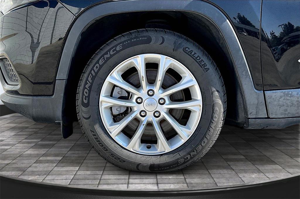 used 2020 Jeep Cherokee car, priced at $14,500