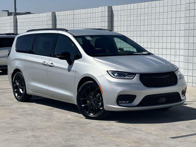 new 2024 Chrysler Pacifica car, priced at $37,346