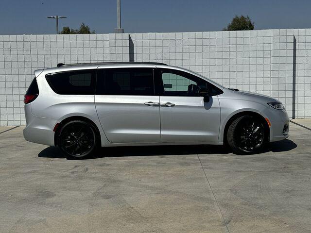 new 2024 Chrysler Pacifica car, priced at $37,346