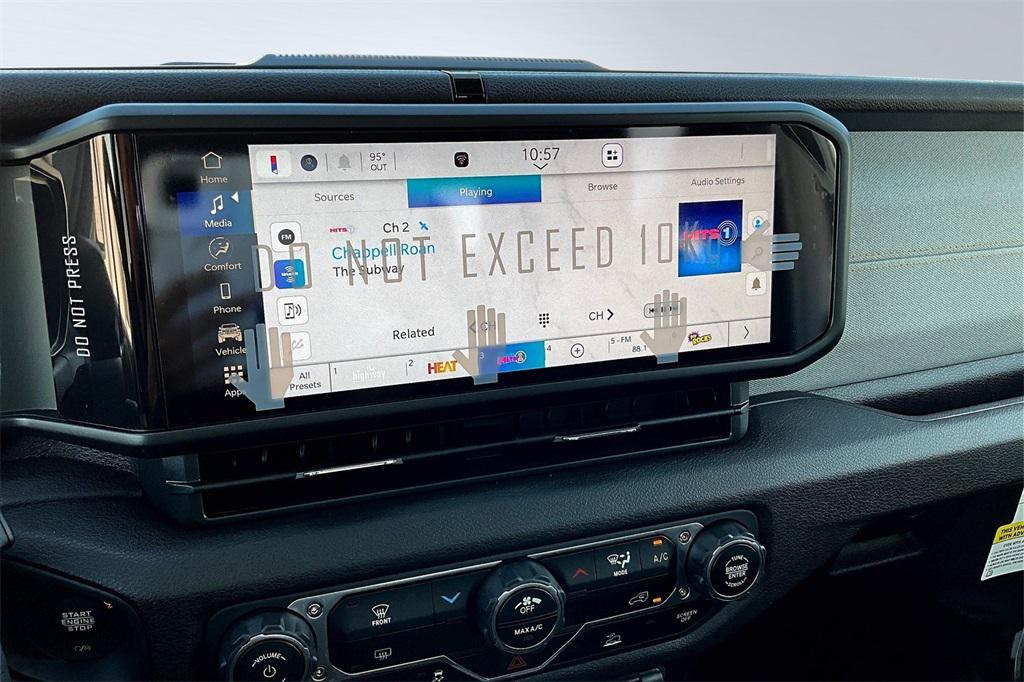 new 2025 Jeep Gladiator car, priced at $45,255