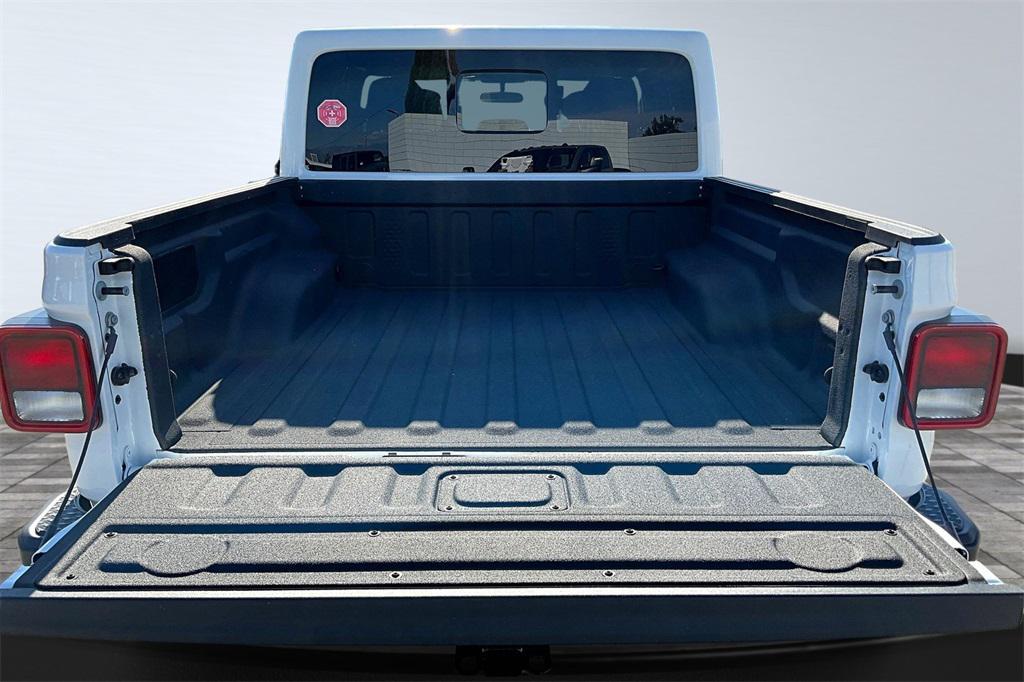 new 2025 Jeep Gladiator car, priced at $45,255