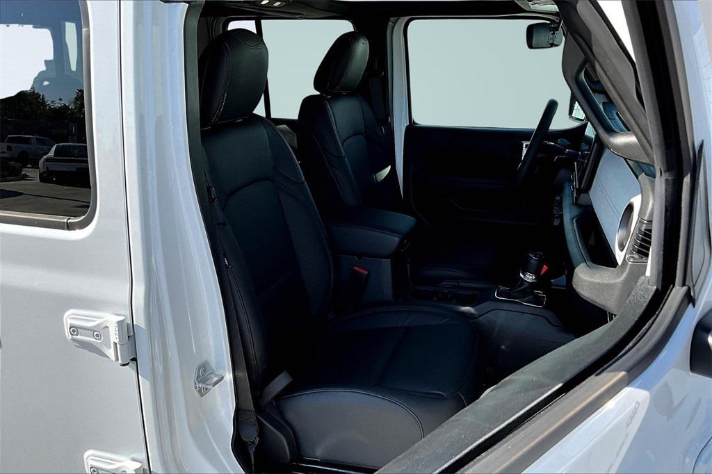 new 2025 Jeep Gladiator car, priced at $45,255