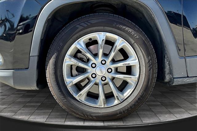 used 2019 Jeep Cherokee car, priced at $10,000