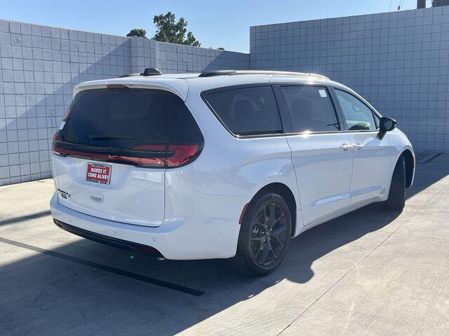 new 2024 Chrysler Pacifica car, priced at $41,351