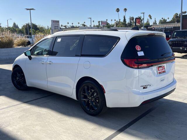 new 2024 Chrysler Pacifica car, priced at $41,351