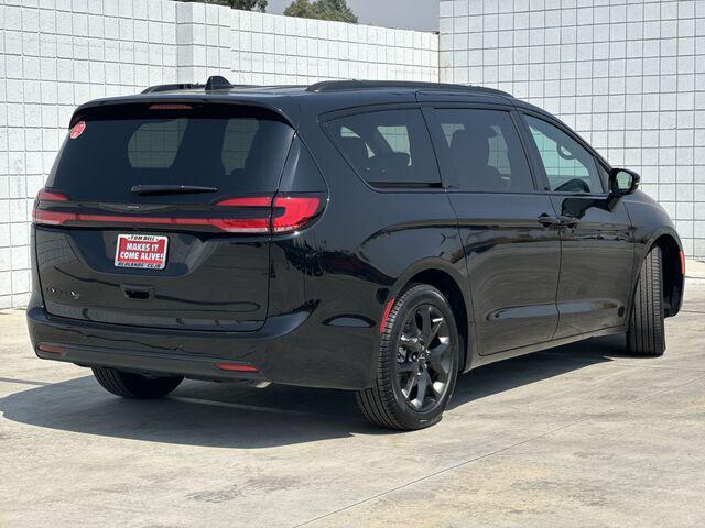 new 2024 Chrysler Pacifica car, priced at $38,745