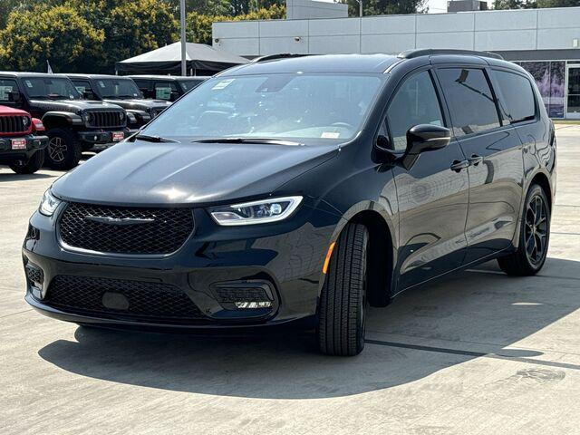 new 2024 Chrysler Pacifica car, priced at $38,745