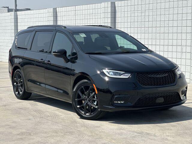 new 2024 Chrysler Pacifica car, priced at $38,745