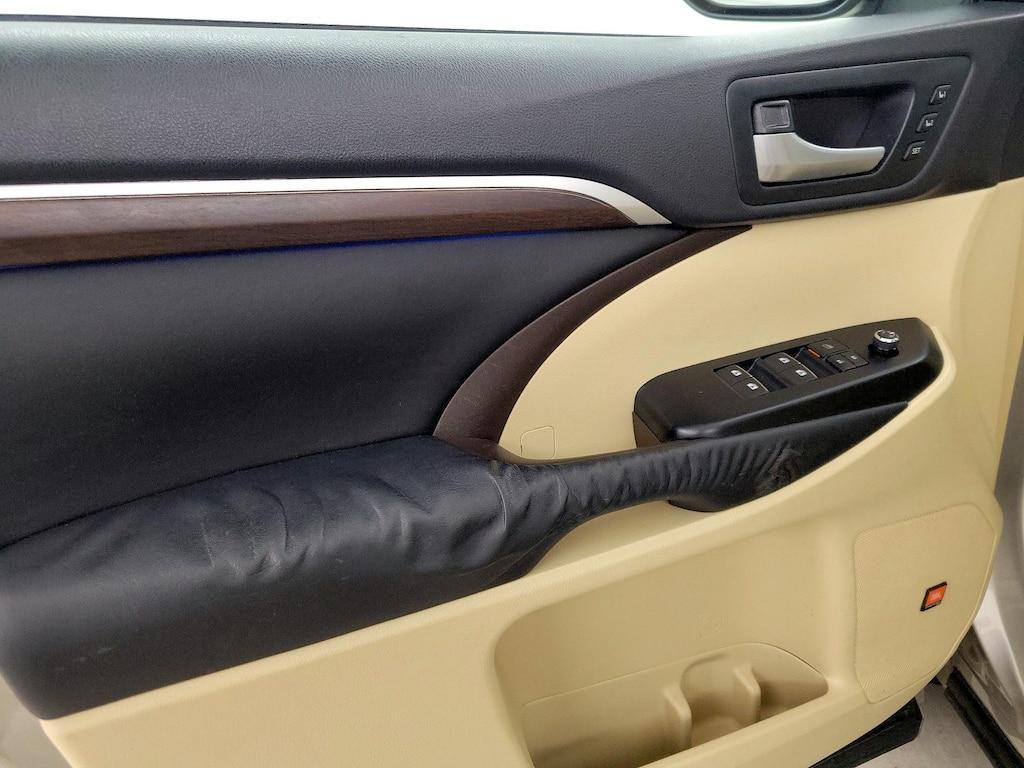 used 2016 Toyota Highlander car, priced at $27,998