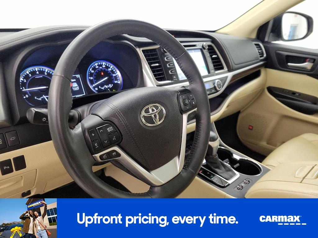 used 2016 Toyota Highlander car, priced at $27,998