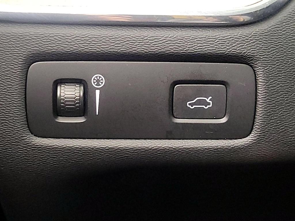 used 2022 Volvo XC60 car, priced at $32,998