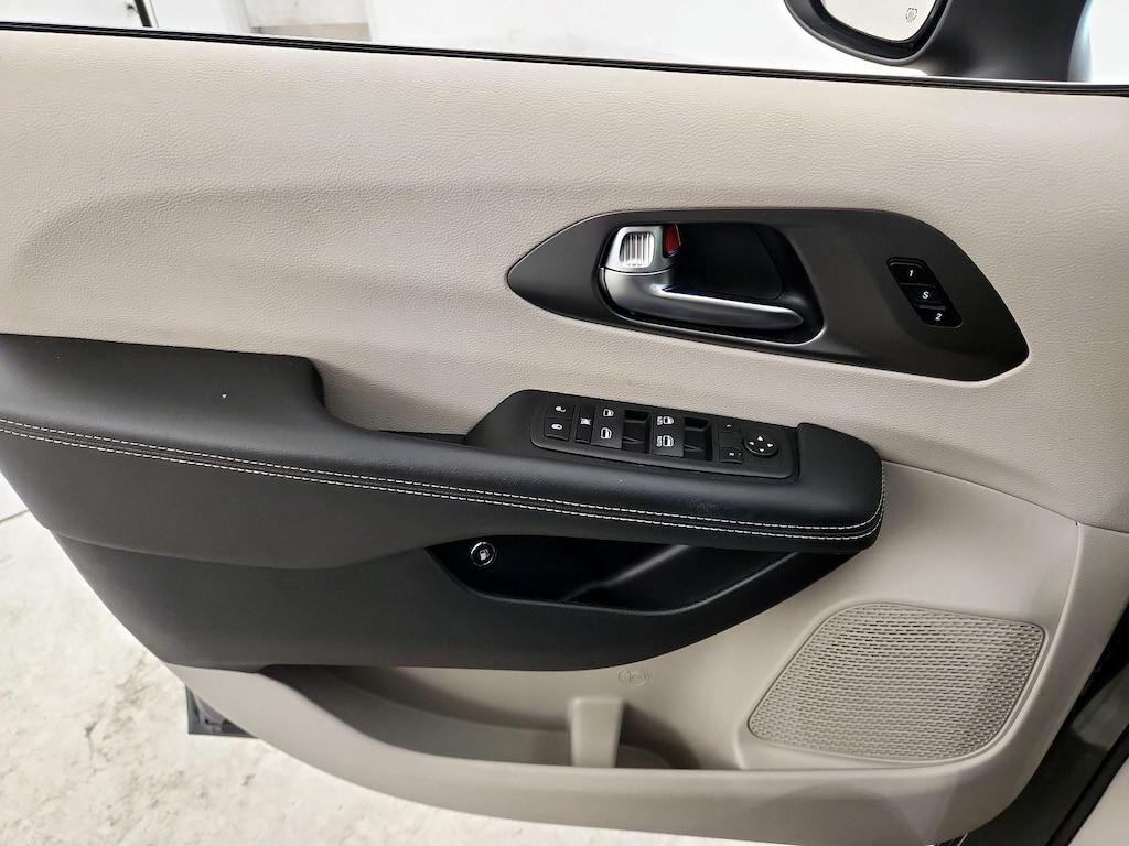 used 2023 Chrysler Pacifica Hybrid car, priced at $33,998