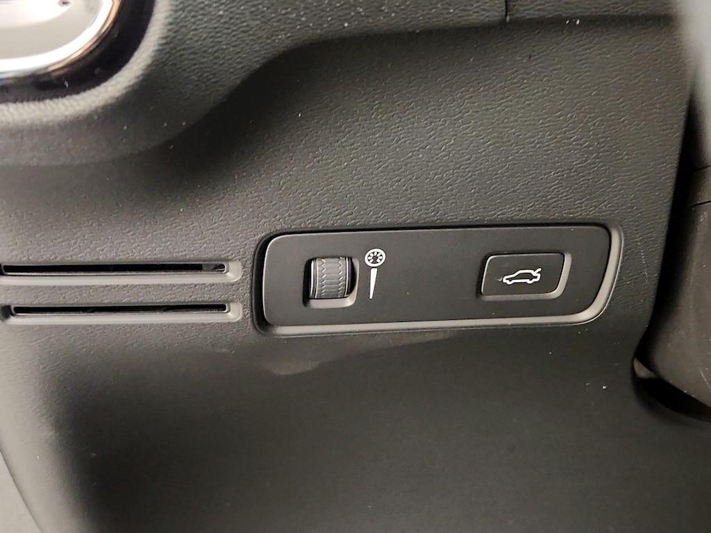 used 2020 Volvo XC40 car, priced at $25,998