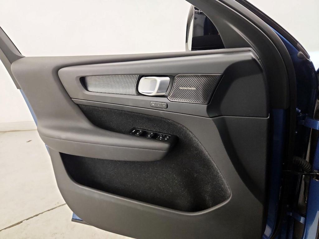 used 2020 Volvo XC40 car, priced at $25,998