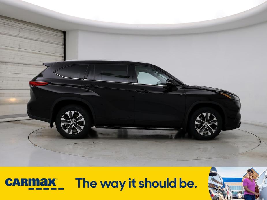 used 2022 Toyota Highlander car, priced at $34,998