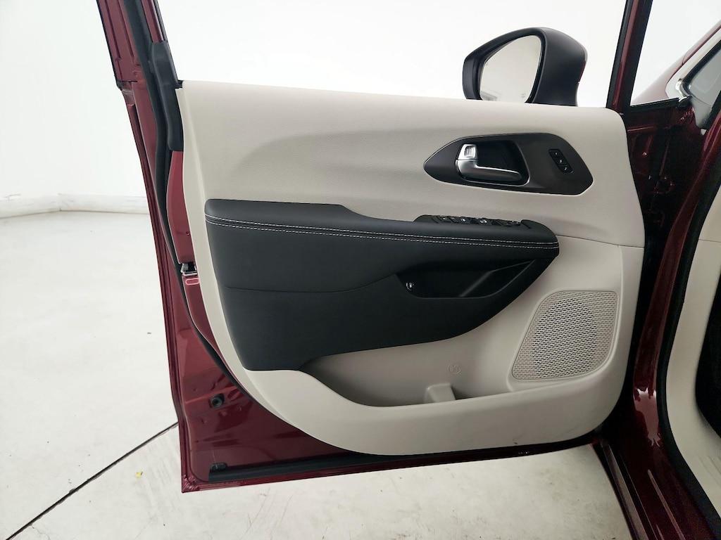 used 2023 Chrysler Pacifica Hybrid car, priced at $35,998