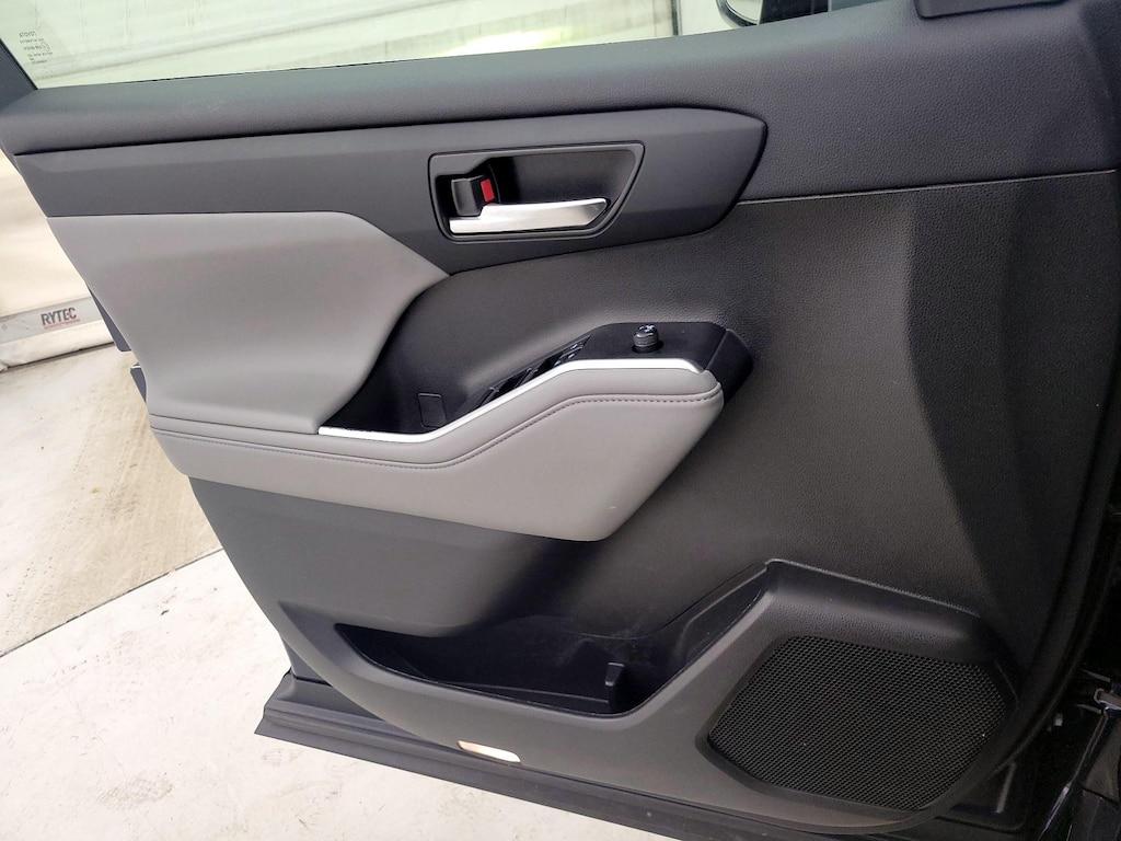 used 2022 Toyota Highlander Hybrid car, priced at $41,998