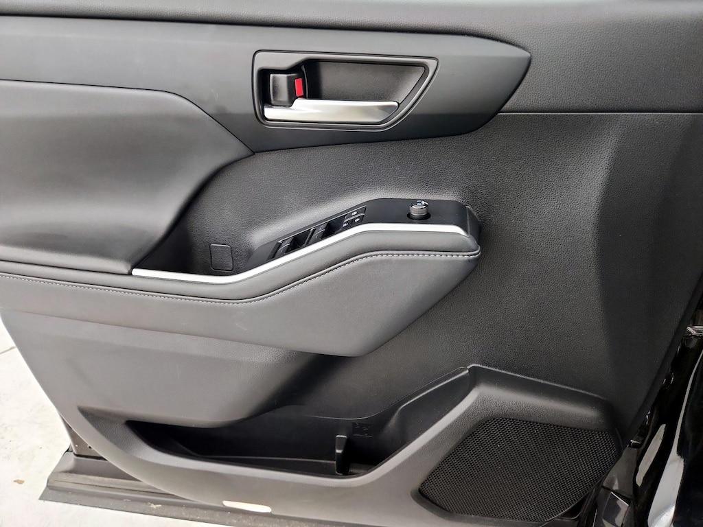 used 2022 Toyota Highlander Hybrid car, priced at $40,998
