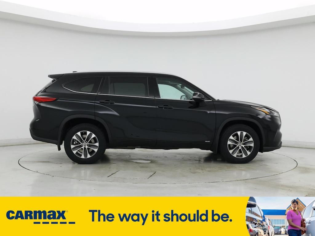 used 2022 Toyota Highlander Hybrid car, priced at $40,998