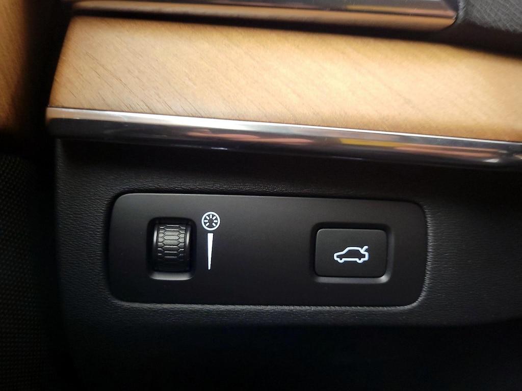 used 2022 Volvo XC90 car, priced at $37,998