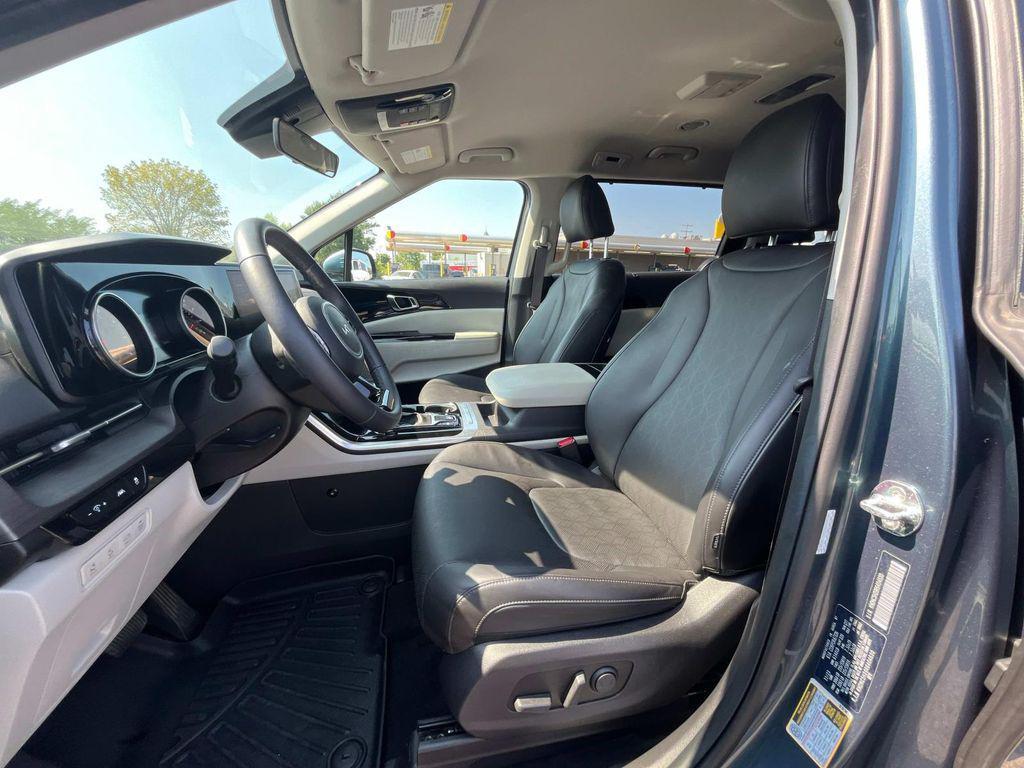 used 2024 Kia Carnival car, priced at $35,953