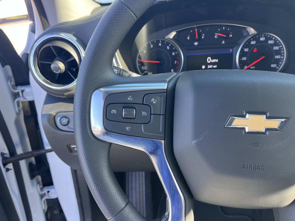 new 2025 Chevrolet Blazer car, priced at $33,965