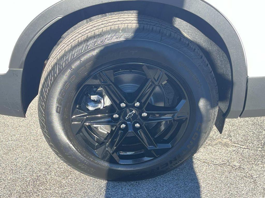 new 2025 Chevrolet Blazer car, priced at $33,965