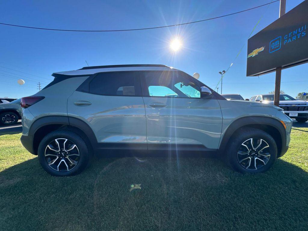 new 2025 Chevrolet TrailBlazer car, priced at $27,991