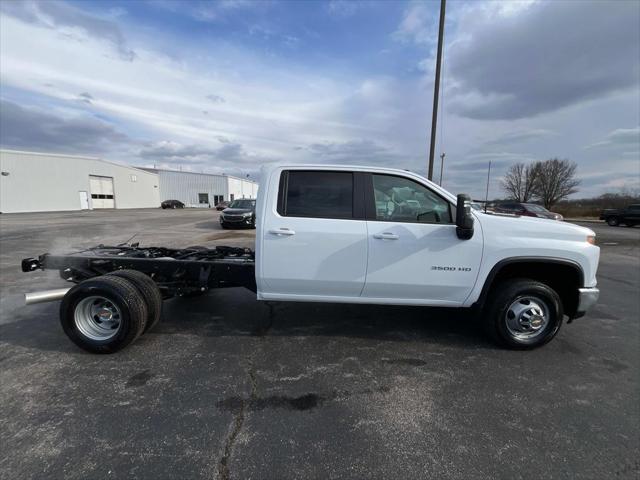 new 2025 Chevrolet Silverado 3500 car, priced at $66,094