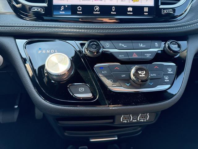new 2025 Chrysler Pacifica car, priced at $43,657