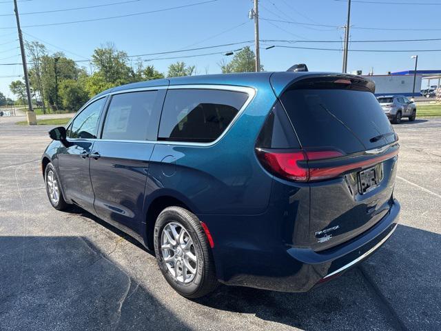 new 2025 Chrysler Pacifica car, priced at $43,657