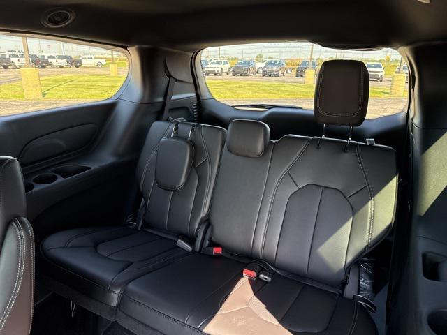 new 2025 Chrysler Pacifica car, priced at $43,657