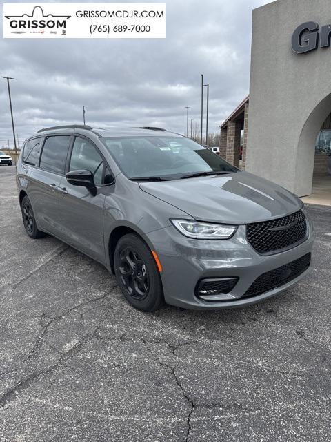 new 2025 Chrysler Pacifica Hybrid car, priced at $58,341