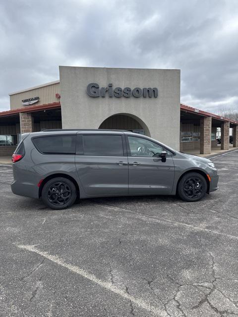 new 2025 Chrysler Pacifica Hybrid car, priced at $58,341