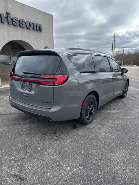 new 2025 Chrysler Pacifica Hybrid car, priced at $58,341