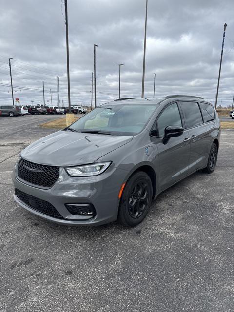 new 2025 Chrysler Pacifica Hybrid car, priced at $58,341