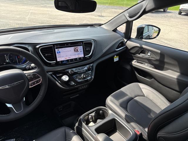 new 2025 Chrysler Pacifica car, priced at $44,797